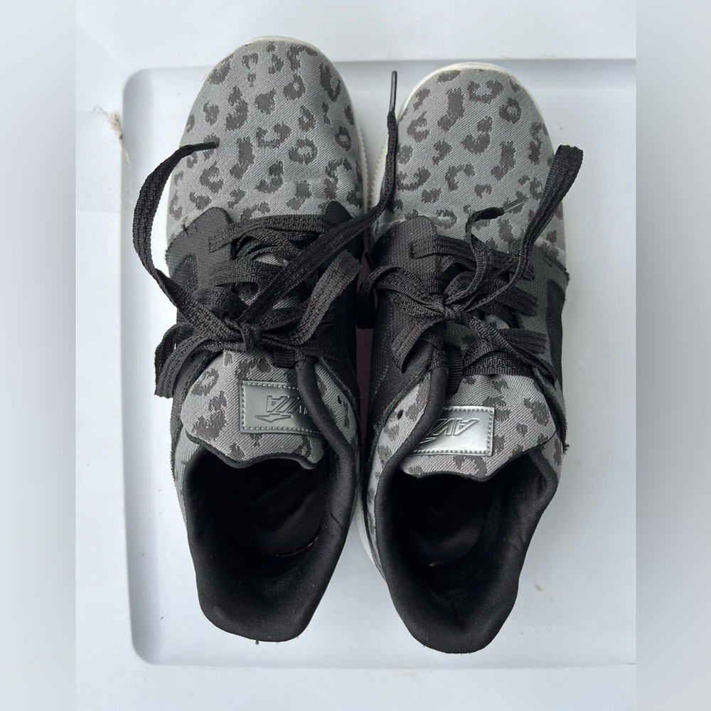Size 6 Avia leopard print sneakers
